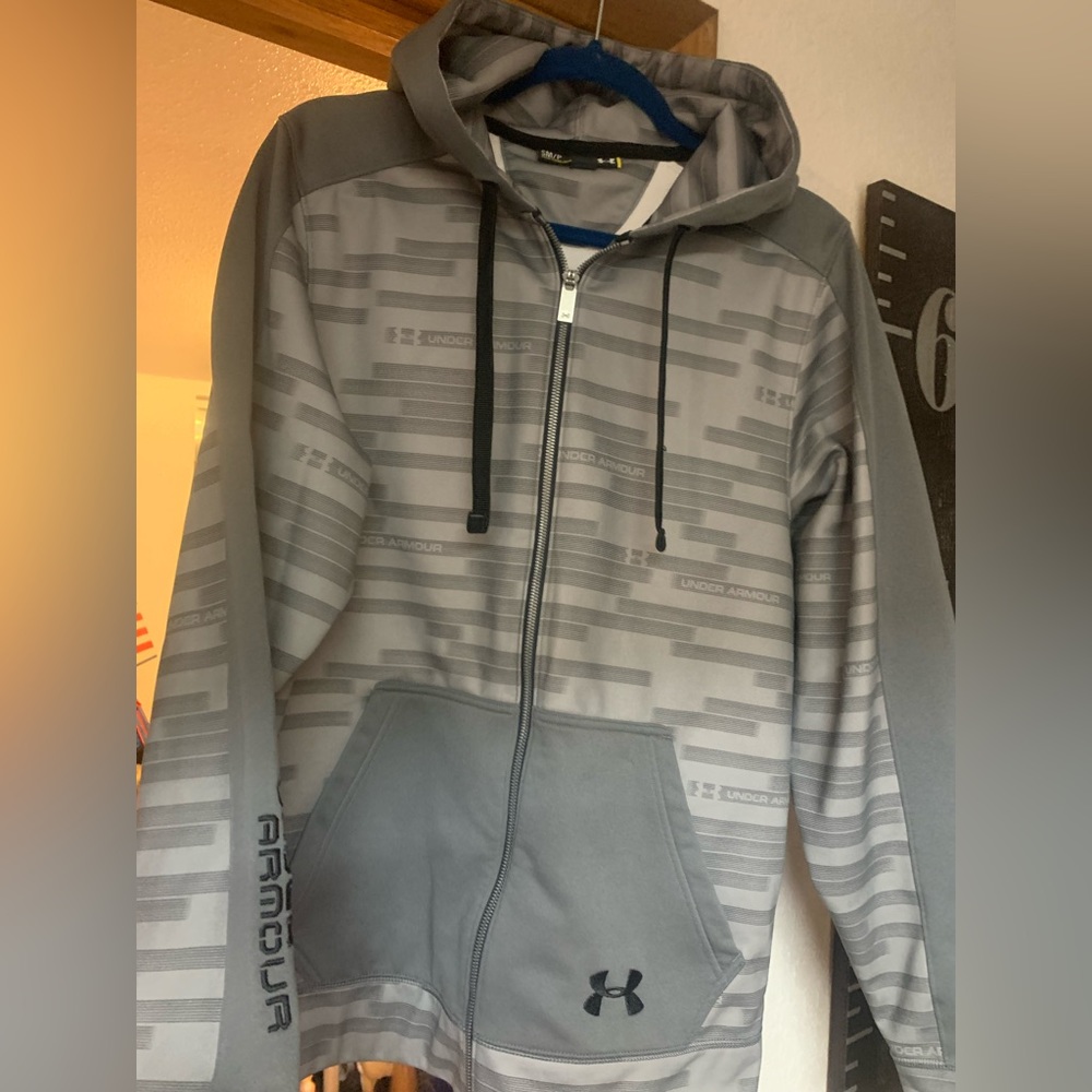 Men’s lightweight sweatshirt/jacket.  Great condition, hardly ever worn